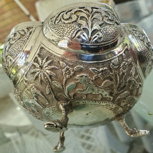 2 Indian Silver Bowls Elephants, Tigers, Palms - Picture 6 of 8